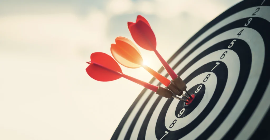 Digital Incentives for Marketing Campaigns: 3 red arrows in a bullseye on a target